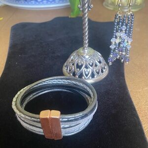 Shades of Gray Bracelet, 6 Strands, Gold Toned Magnetic Clasp w/Bonus Earrings